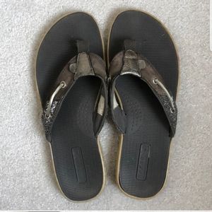 Sperry flip flops